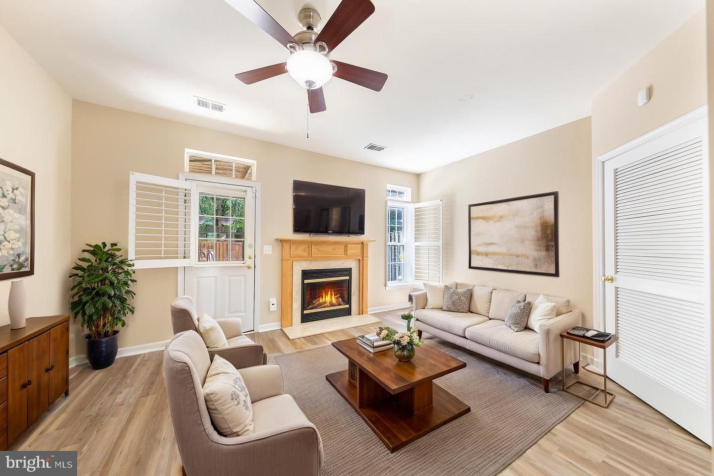 Property Photo: 2977 Huntington Grove Square VA 22306