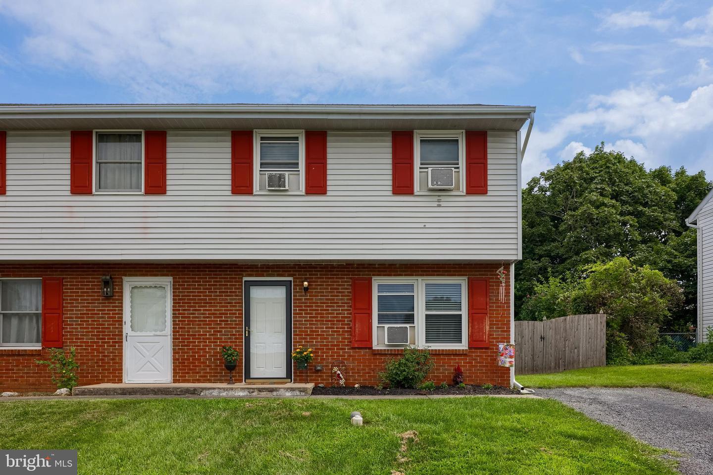 432 S Plum Street  Mount Joy PA 17552 photo