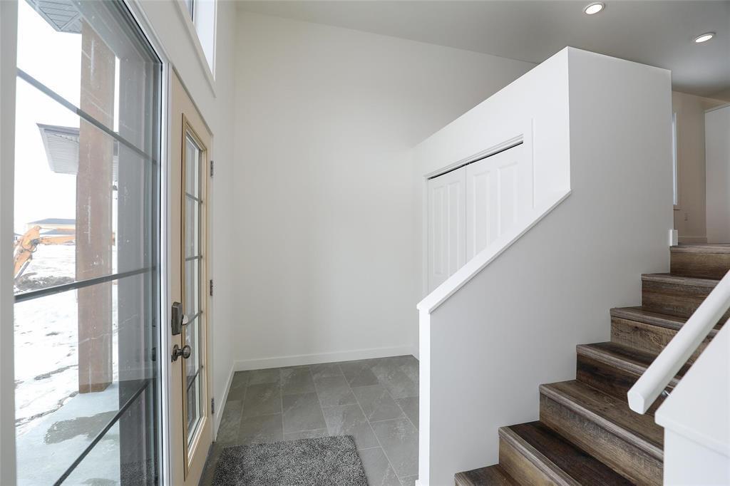 Property Photo:  8 Conifer Cove  MB R5L 0L5 