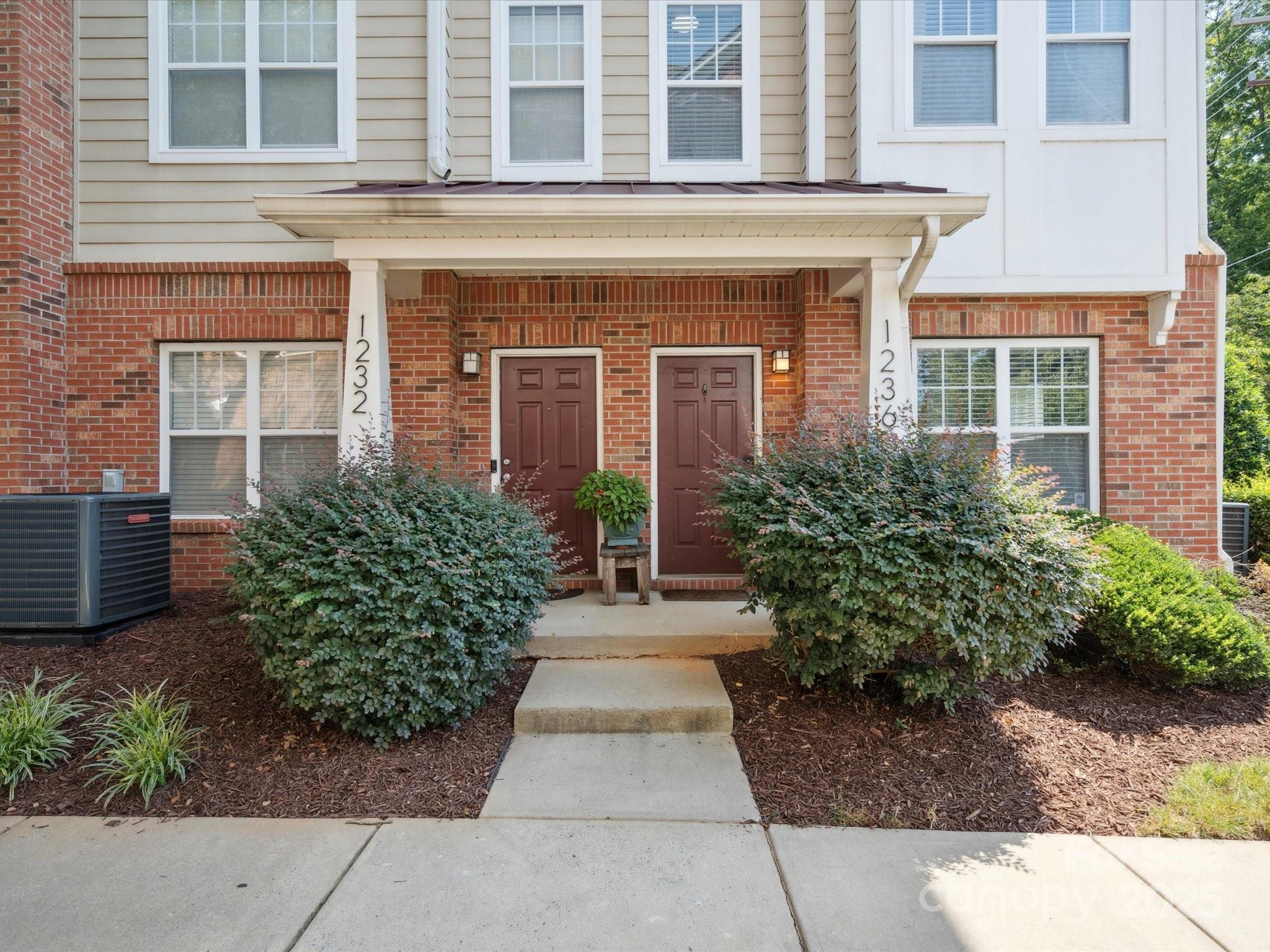 Property Photo:  1236 Taliesin Court  NC 28204 