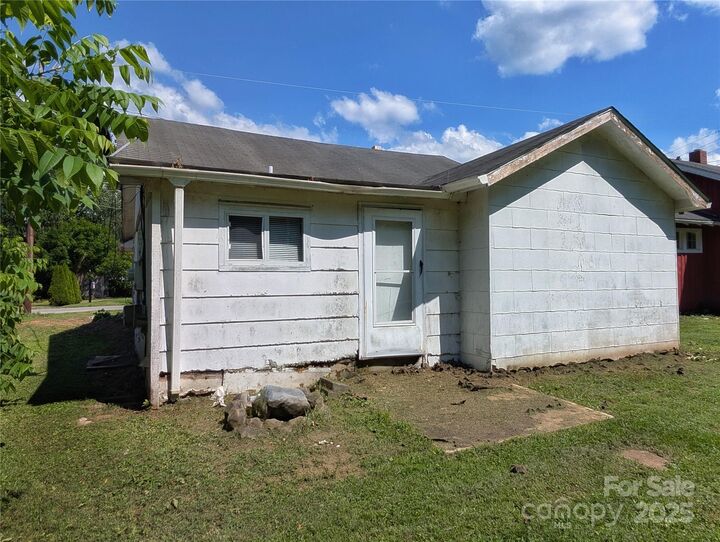 Property Photo: 269 Westwood Circle NC 28786