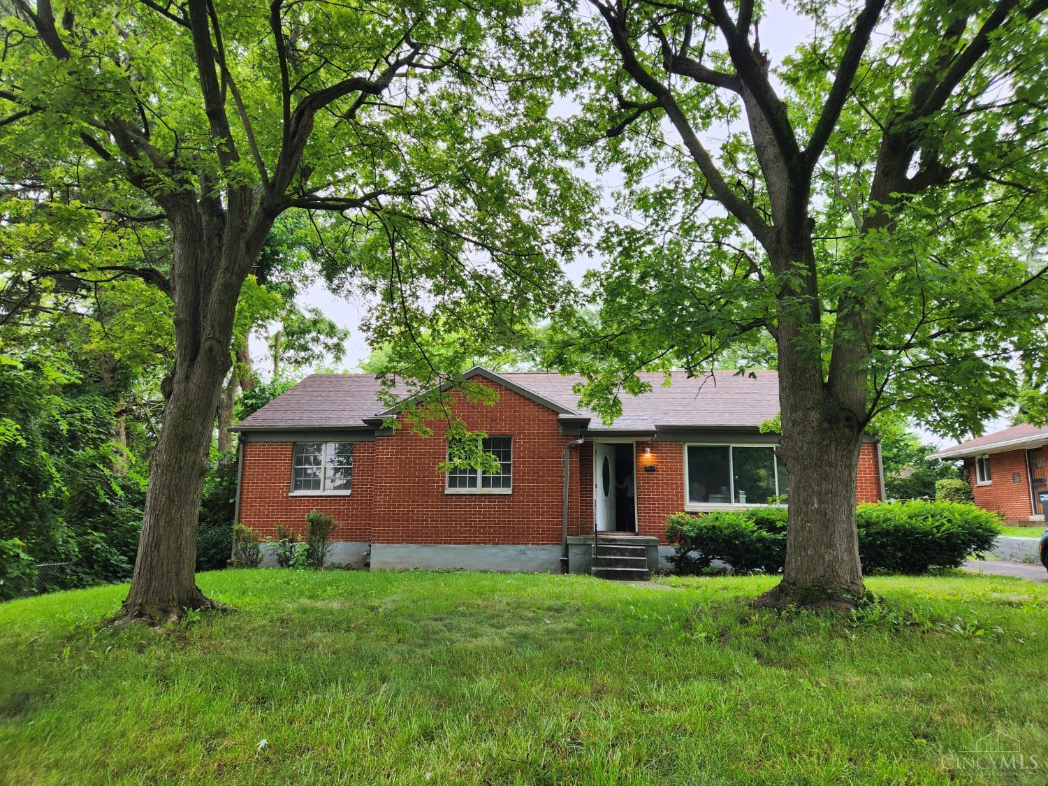 Property Photo:  1623 Kensington  OH 45406 