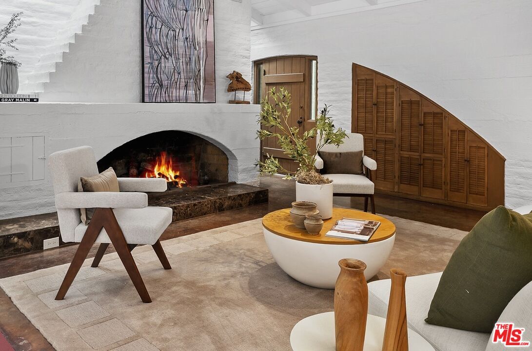 Property Photo:  1818 Old Ranch Rd  CA 90049 