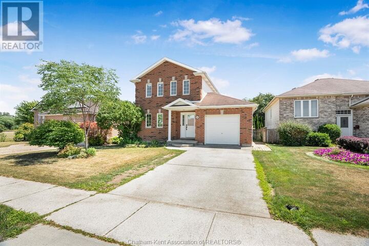 Property Photo:  395 Tweedsmuir Avenue West  ON N7M 6L3 