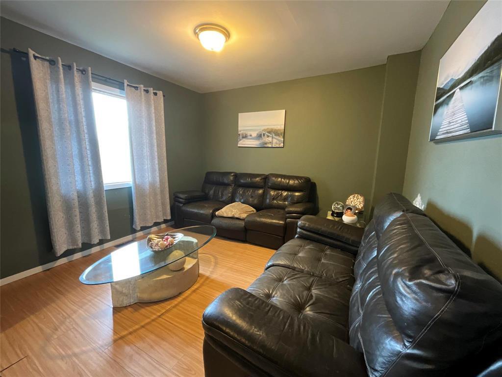 Property Photo: 833 Dufferin Avenue MB R2X 0A2