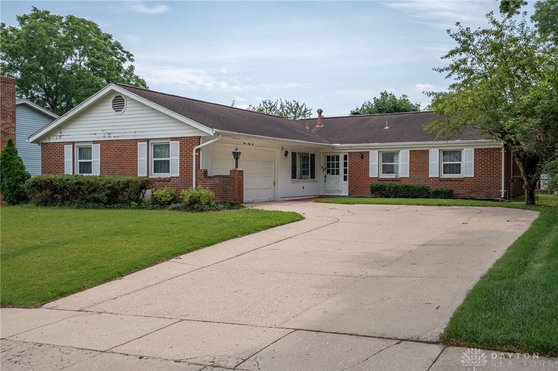 Property Photo: 362 Ridgewood Drive OH 45324