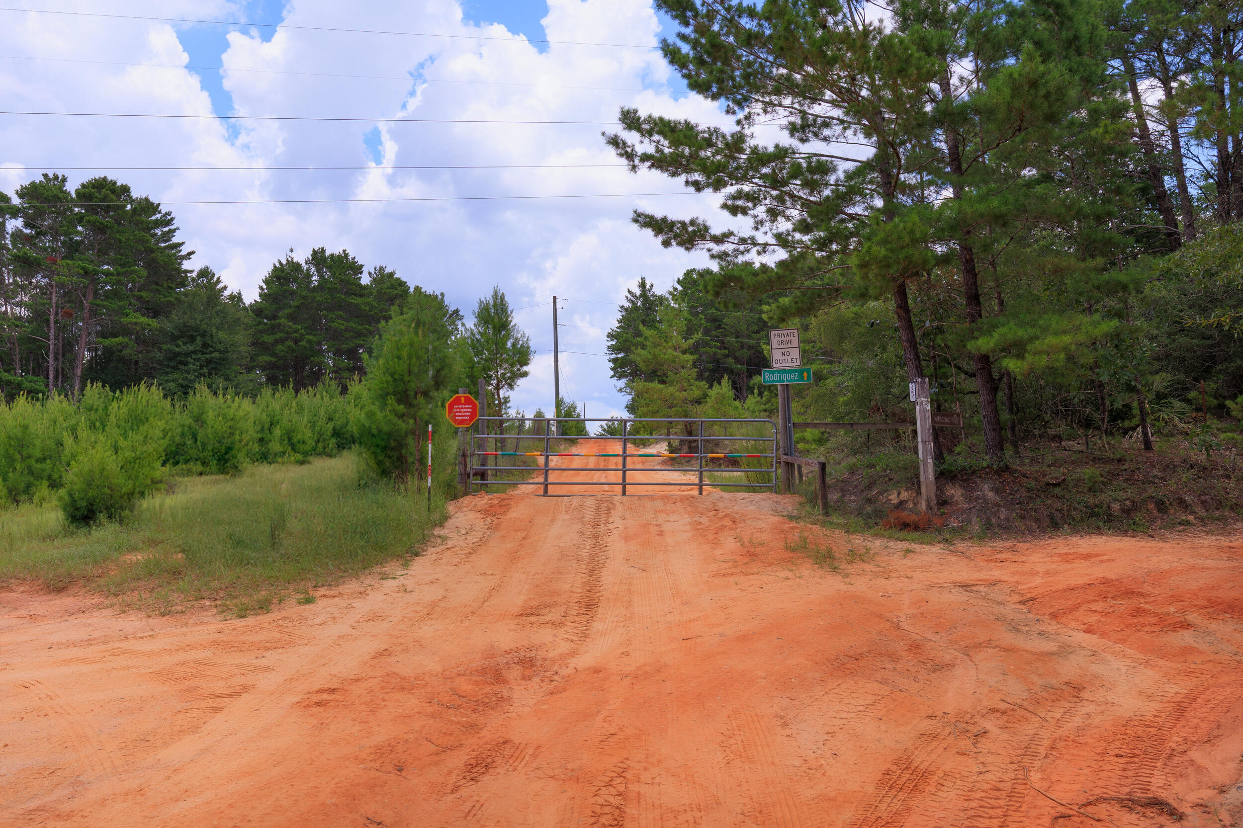 Property Photo: 5337 Carousel Lane FL 32539