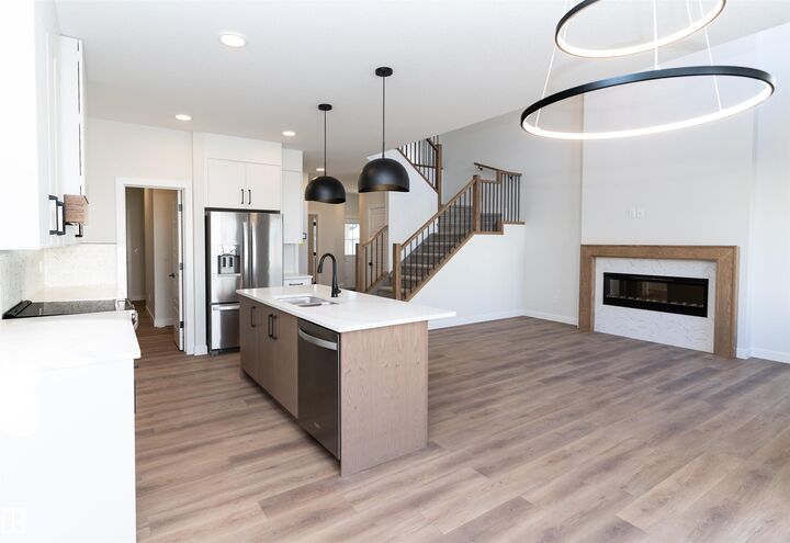 3036 Dixon Landing SW  Edmonton AB T6W 5L2 photo