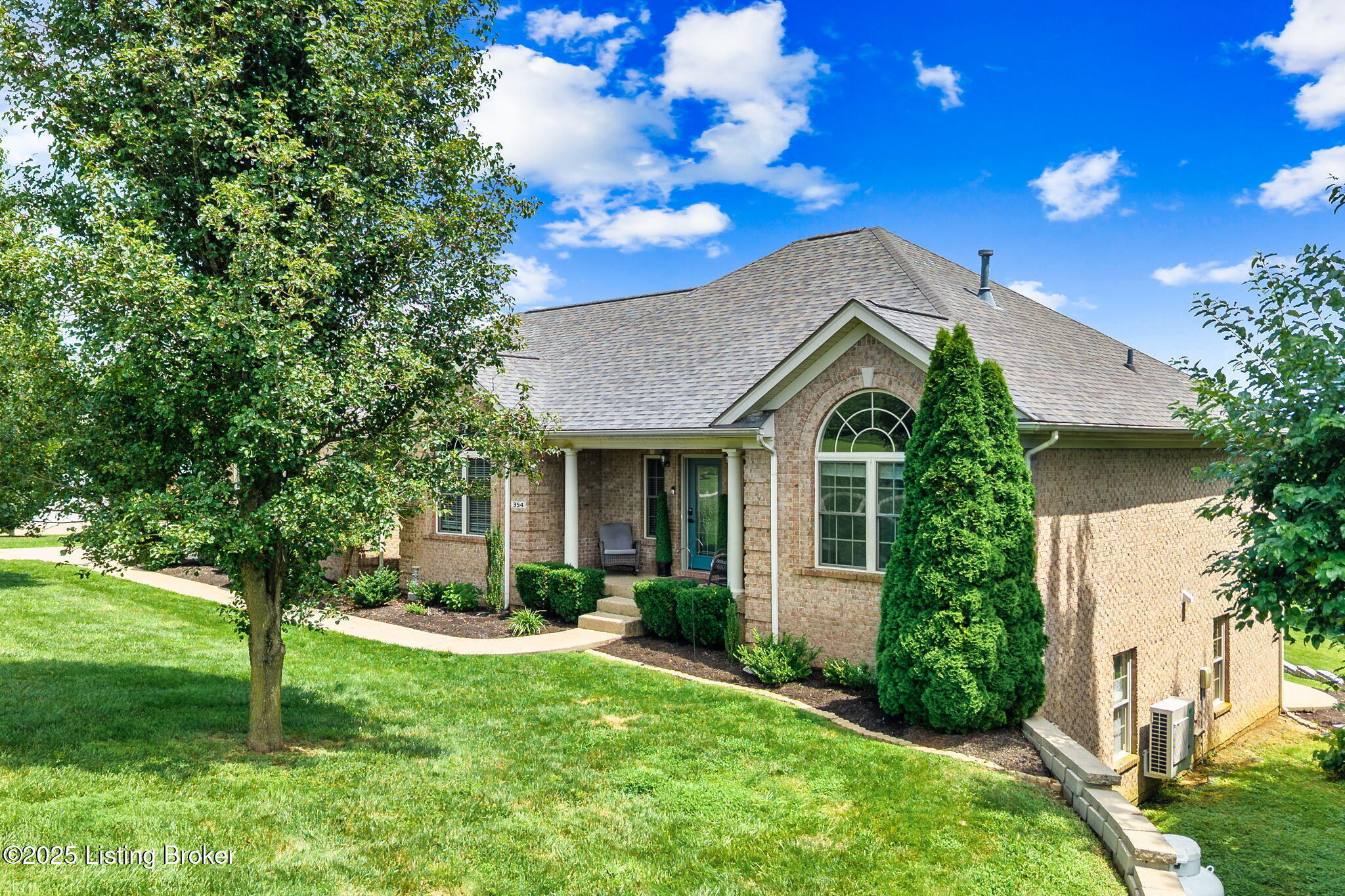 Property Photo:  354 Peach Orchard Cir  KY 40023 