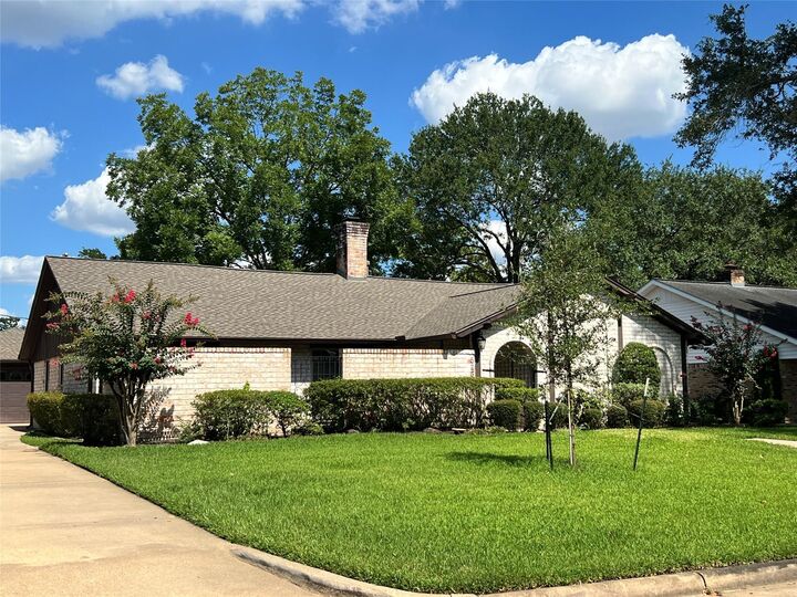 526 Ashford Forest Drive  Houston TX 77079 photo