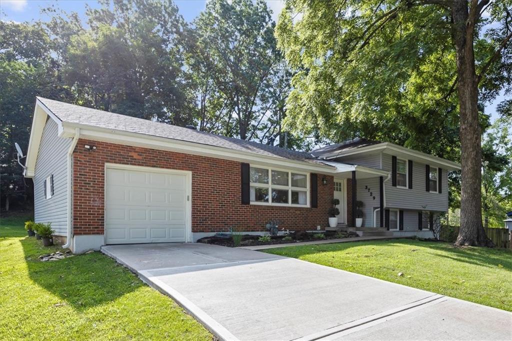 Property Photo: 3729 N Walnut Street MO 64116