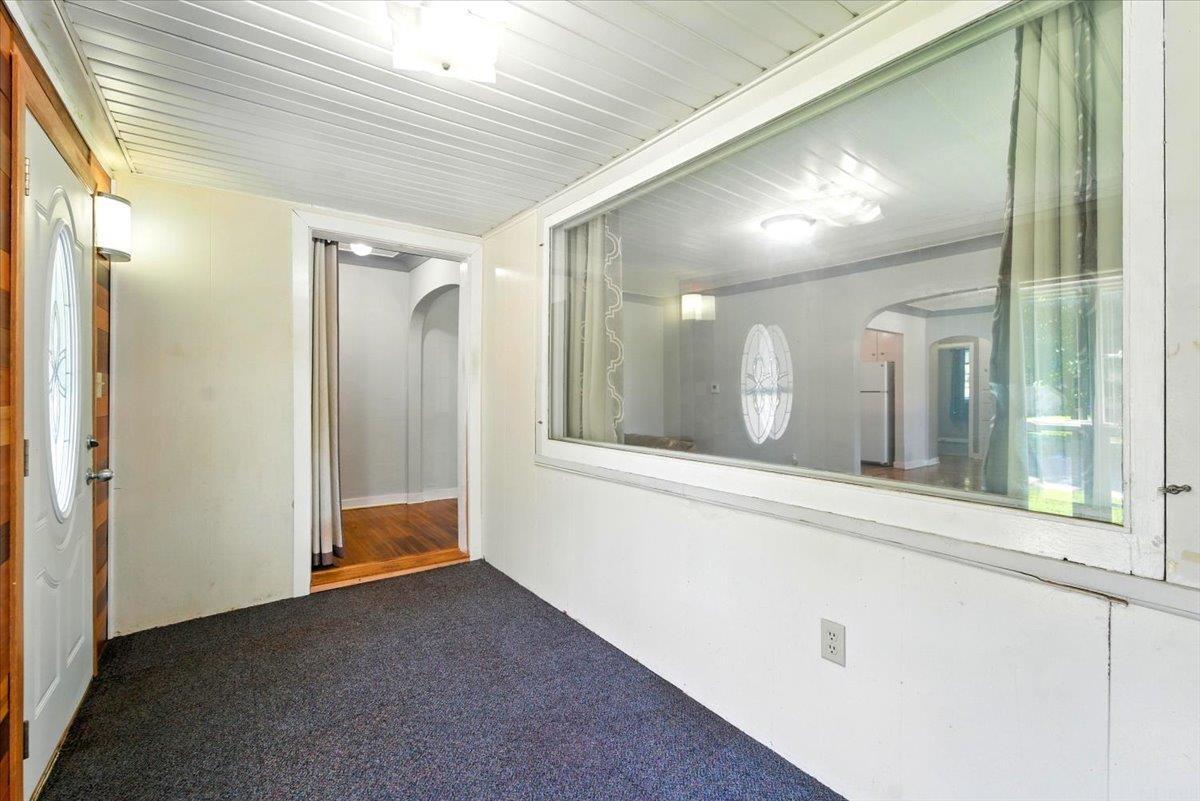 Property Photo: 300 SE 6th Avenue IA 50662