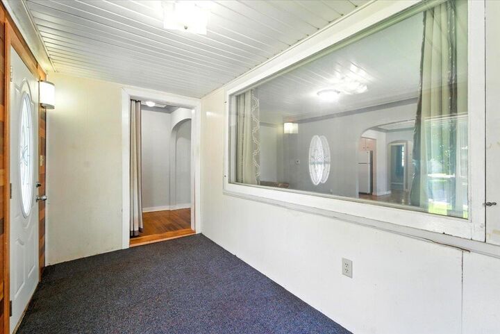 Property Photo: 300 SE 6th Avenue IA 50662