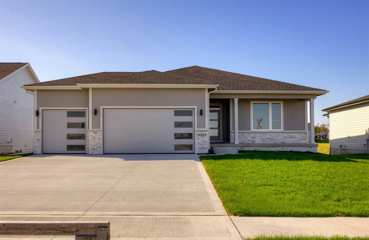 Property Photo: 17215 Northview Drive IA 50323