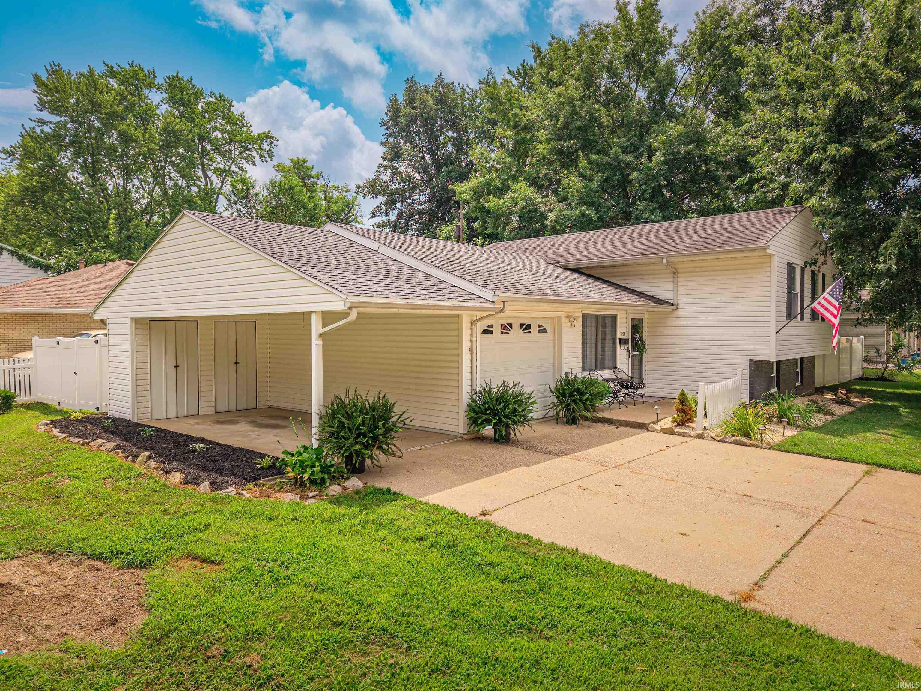 Property Photo: 1208 Stonebridge Road IN 47710-4364