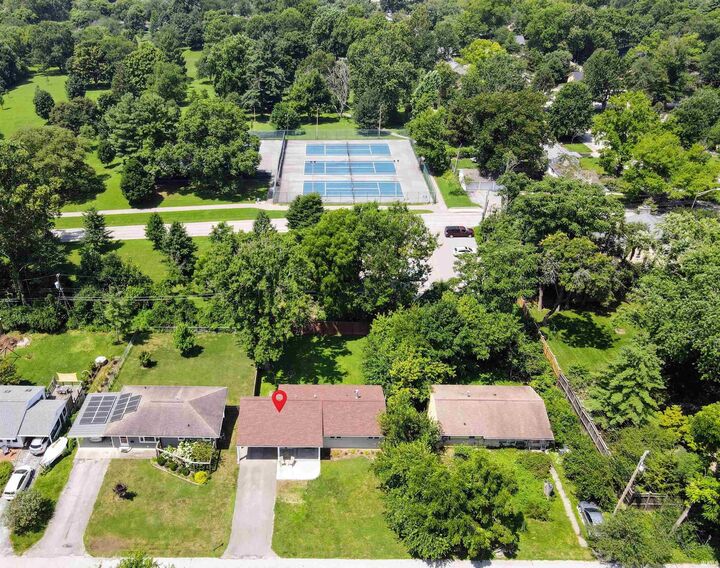 Property Photo:  910 S Manor Road  IN 47401-5068 