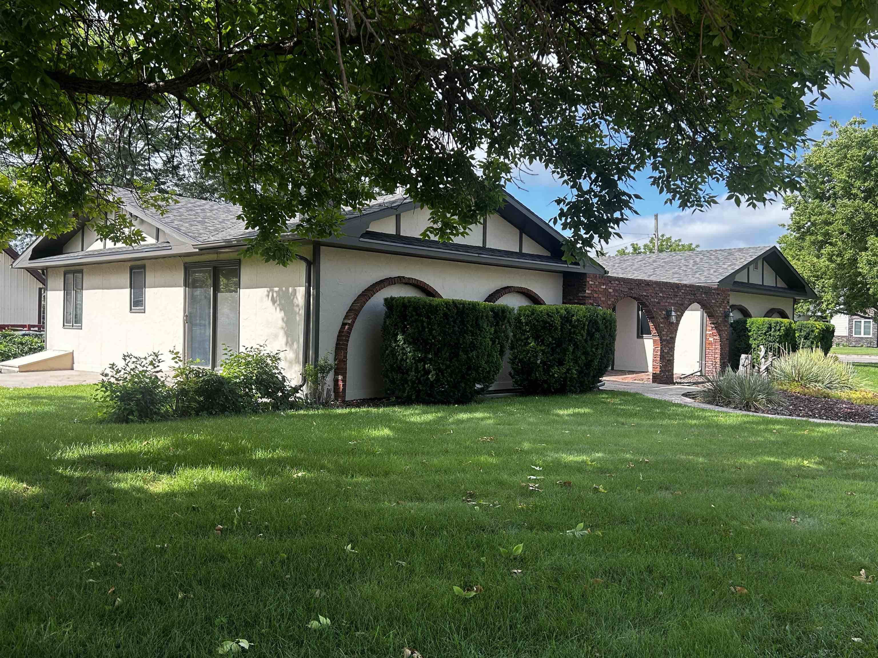 Property Photo: 2320 W A NE 69101