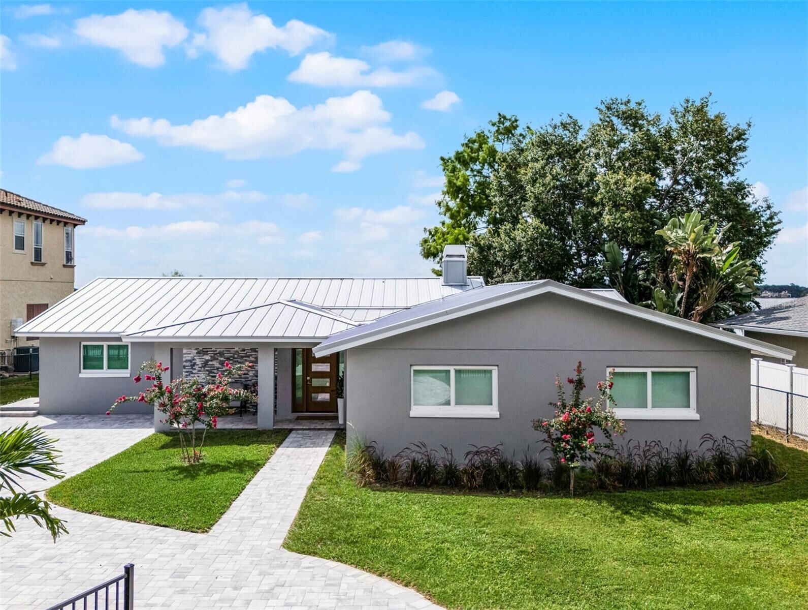 Property Photo: 1420 Belle Vista Drive FL 32809