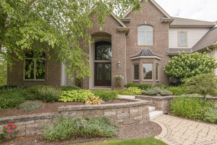 Property Photo:  1195 Mary Hill Cir  WI 53029 