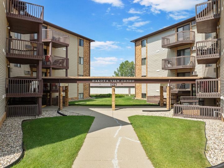 Property Photo: 924B 28th Ave, Unit 207 SW ND 58701