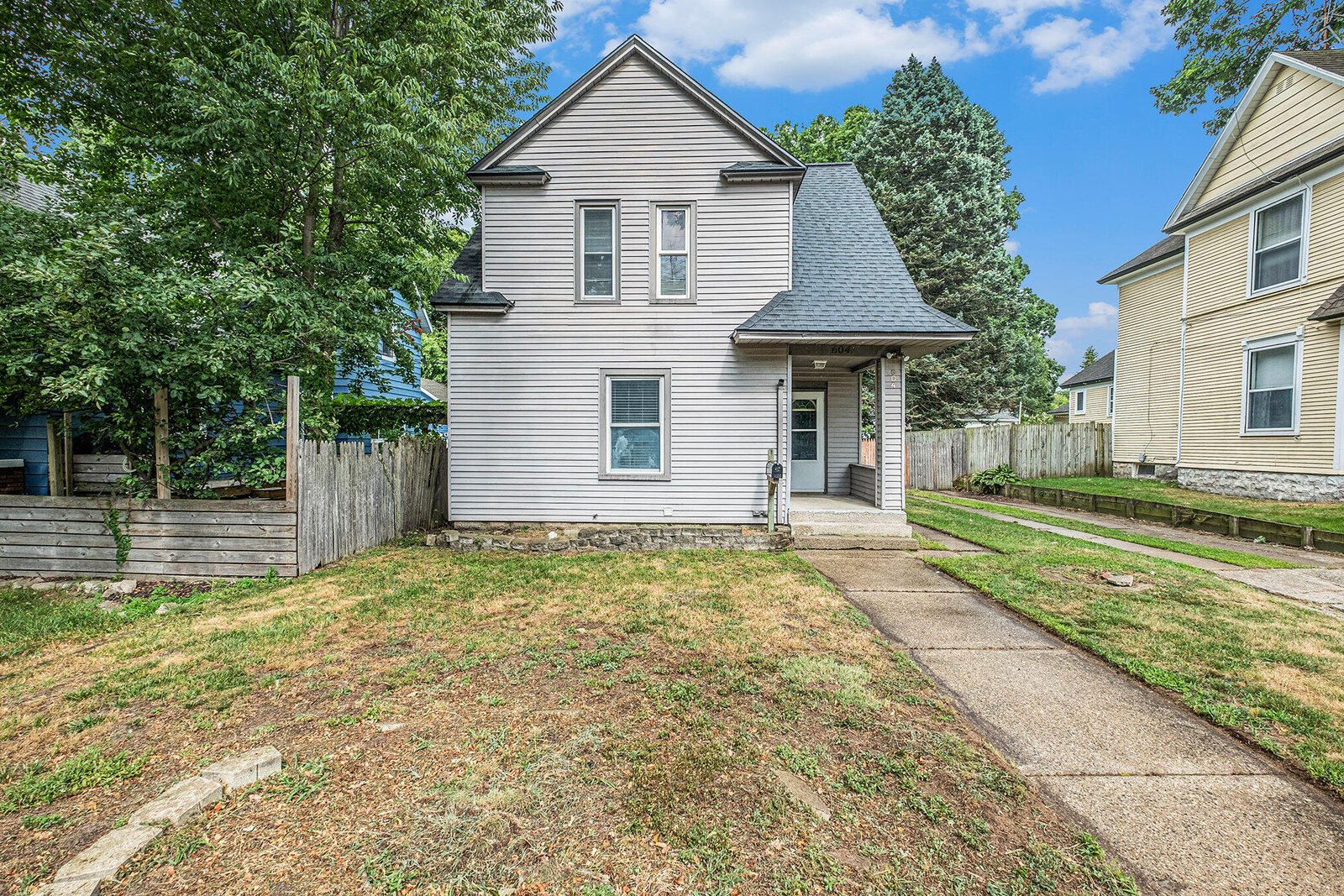 Property Photo:  604 Grand Avenue NE  MI 49503 