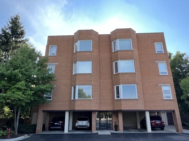 Property Photo: 1635 N Milwaukee Avenue 403 IL 60048