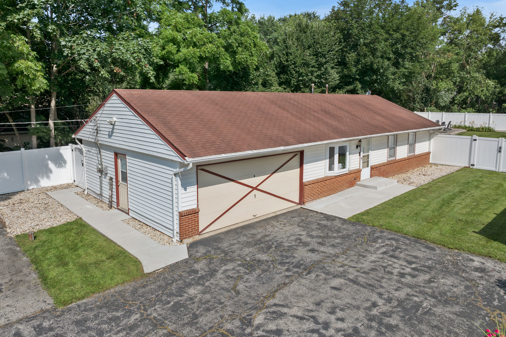 Property Photo: 2912 Grove Lane IL 60013