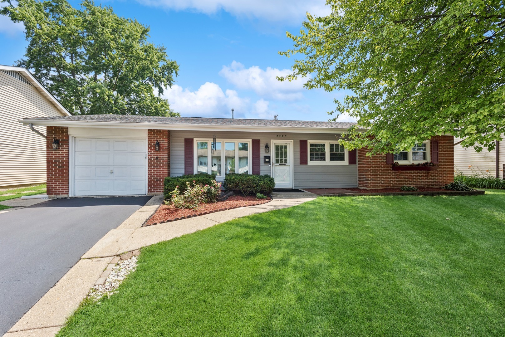 Property Photo:  7325 Northway Drive  IL 60133 