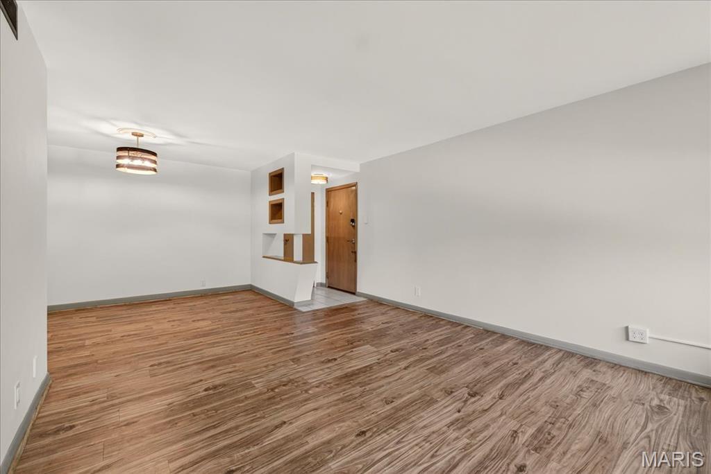 Property Photo:  2 Delcrest Court 201  MO 63124 