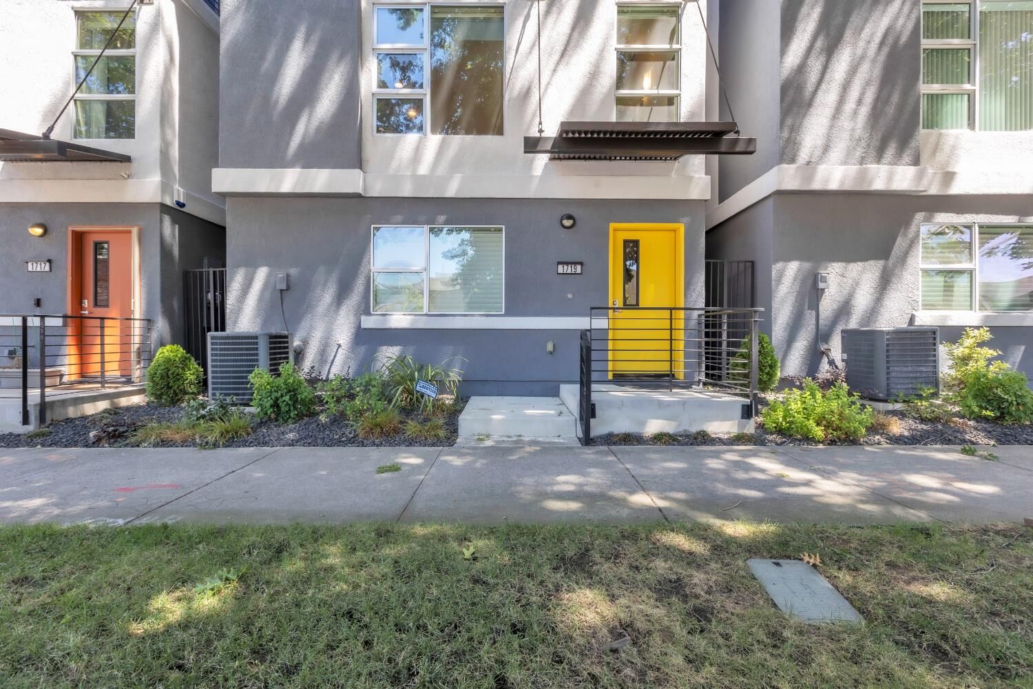 Property Photo:  1719 6th Street  CA 95811 