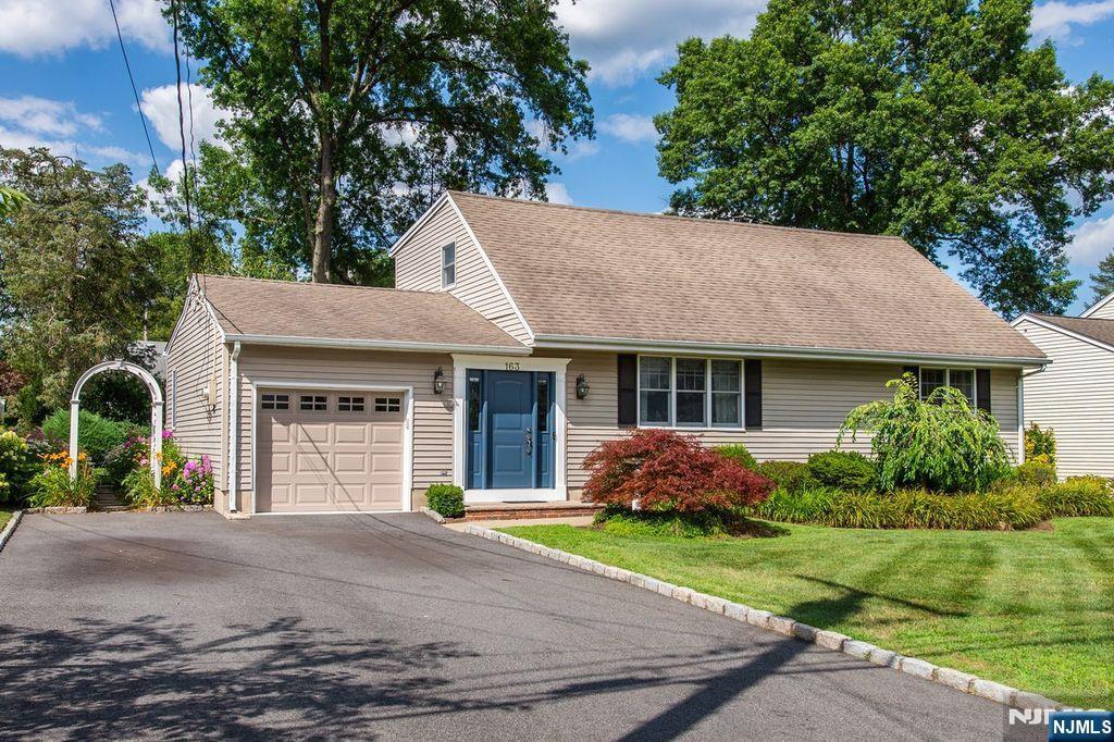 163 Garden Avenue  Paramus NJ 07652 photo