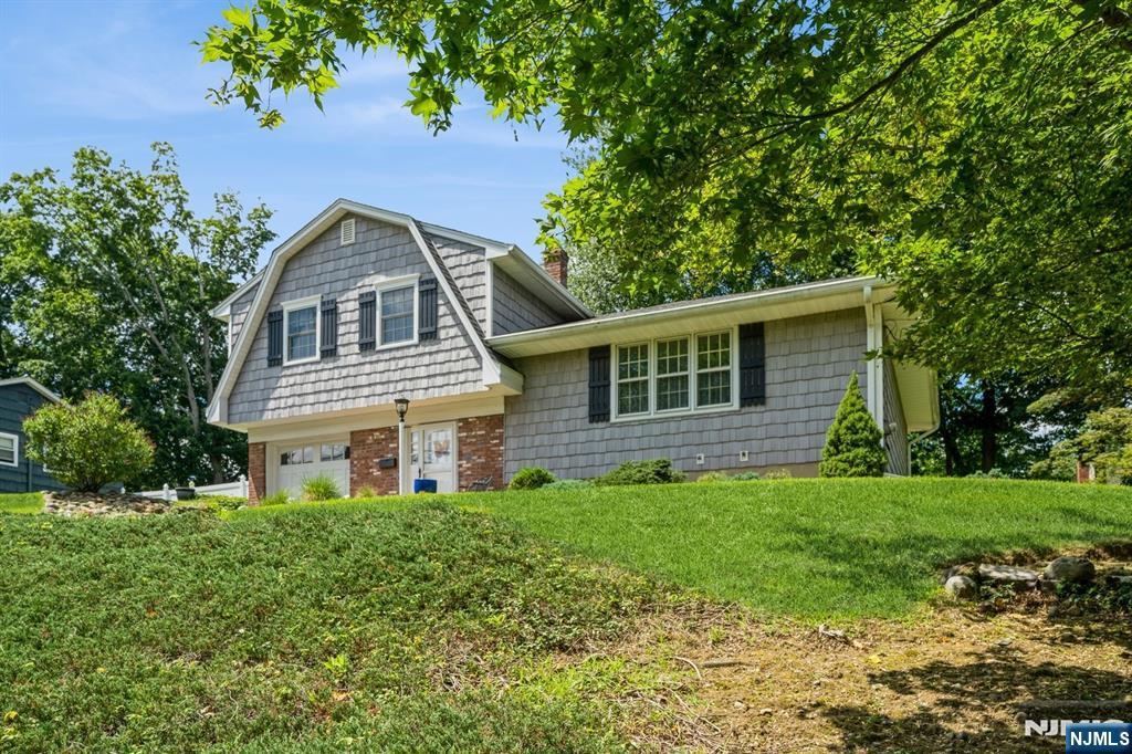 5 Terry Court  Montvale NJ 07645 photo