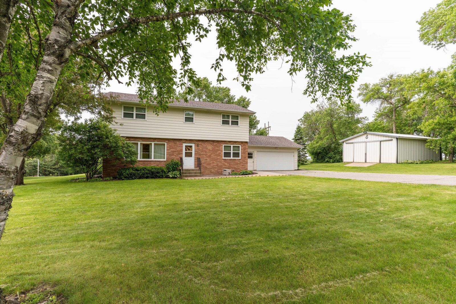 Property Photo:  524 Woodland Drive  MN 56537 