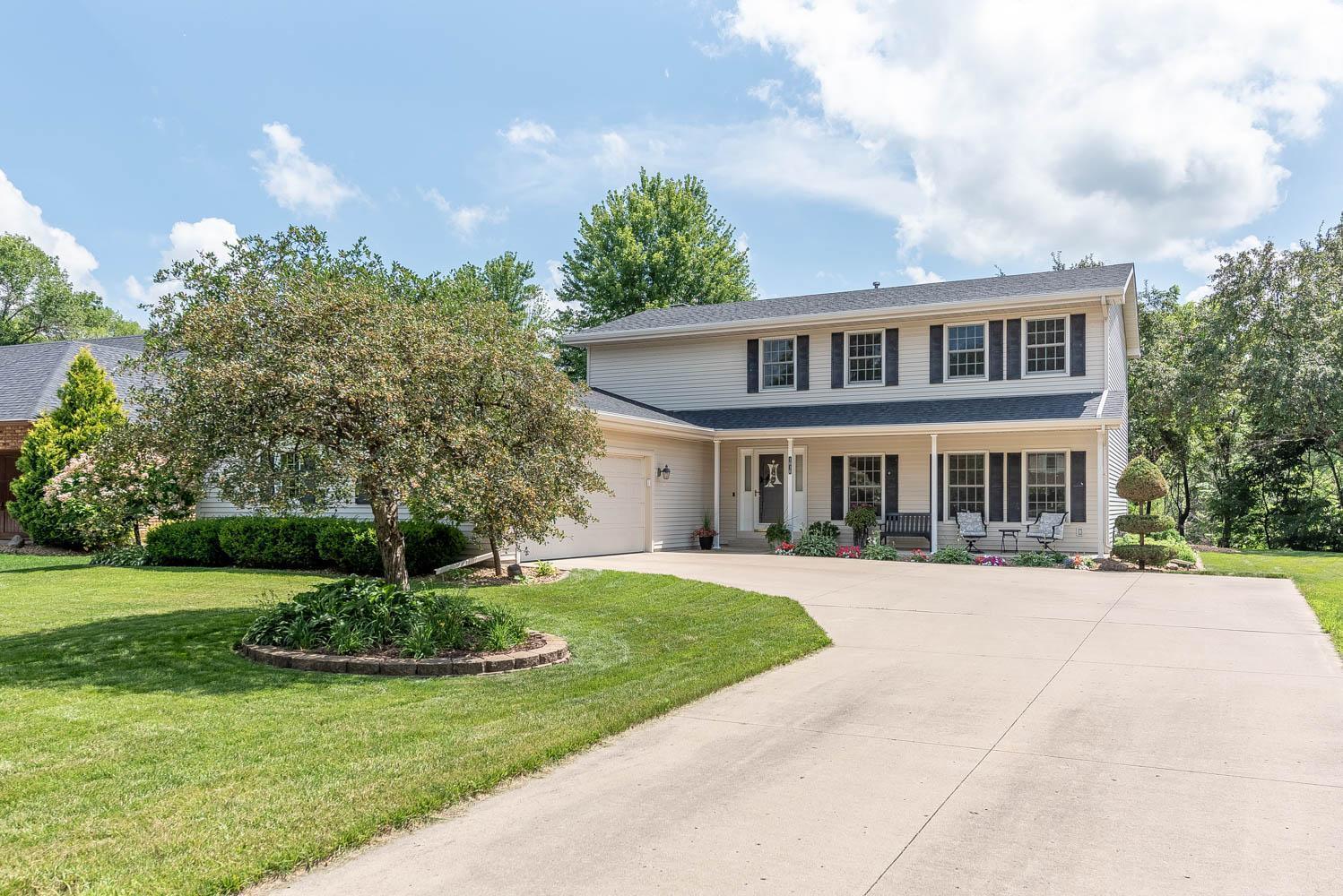 Property Photo: 1030 Oak Terrace Drive MN 56003