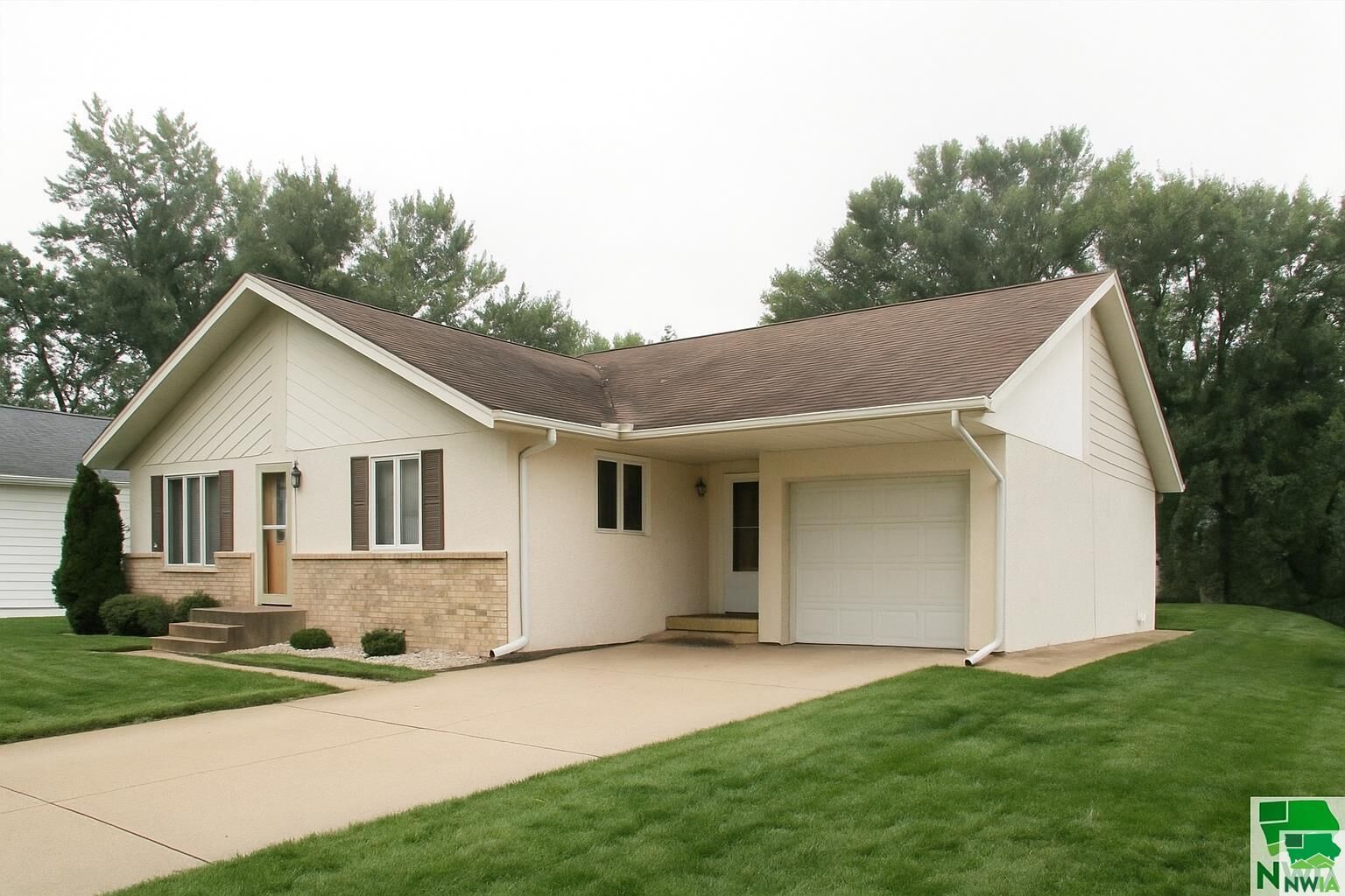 Property Photo: 227 3rd Ave NW IA 51031