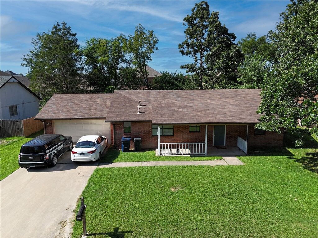 Property Photo:  1403 W Rolling Oaks Drive  AR 72756 