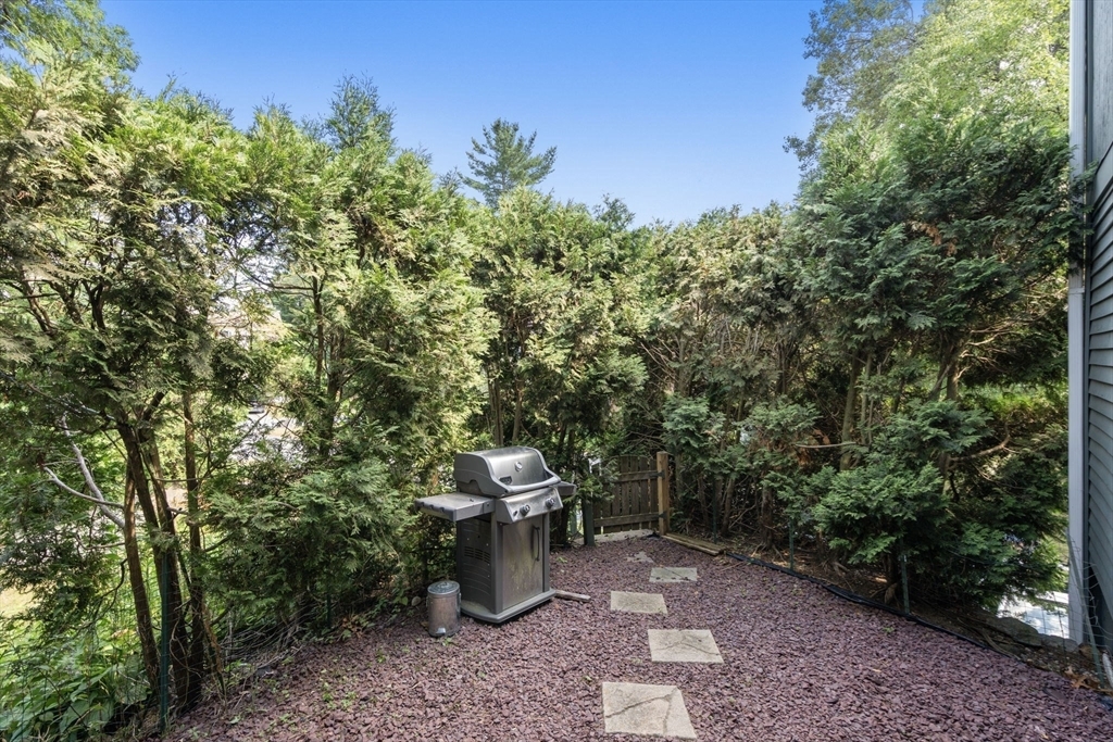 Property Photo:  5 Loyalist Dr 5  MA 01569 