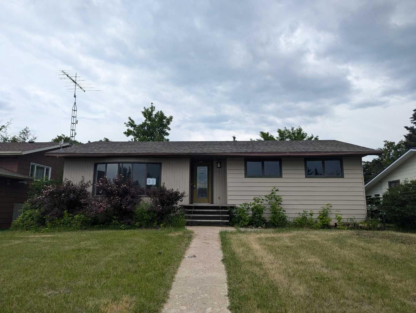 Property Photo:  3 Meadowlark Drive  AB T0B 4C0 