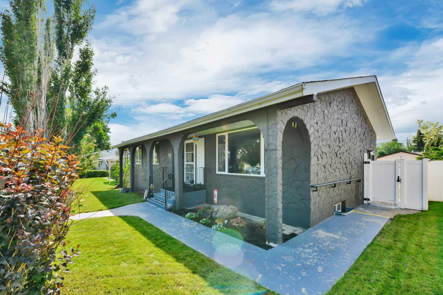 Property Photo:  17 Osbourne Street  AB T4N 5C1 