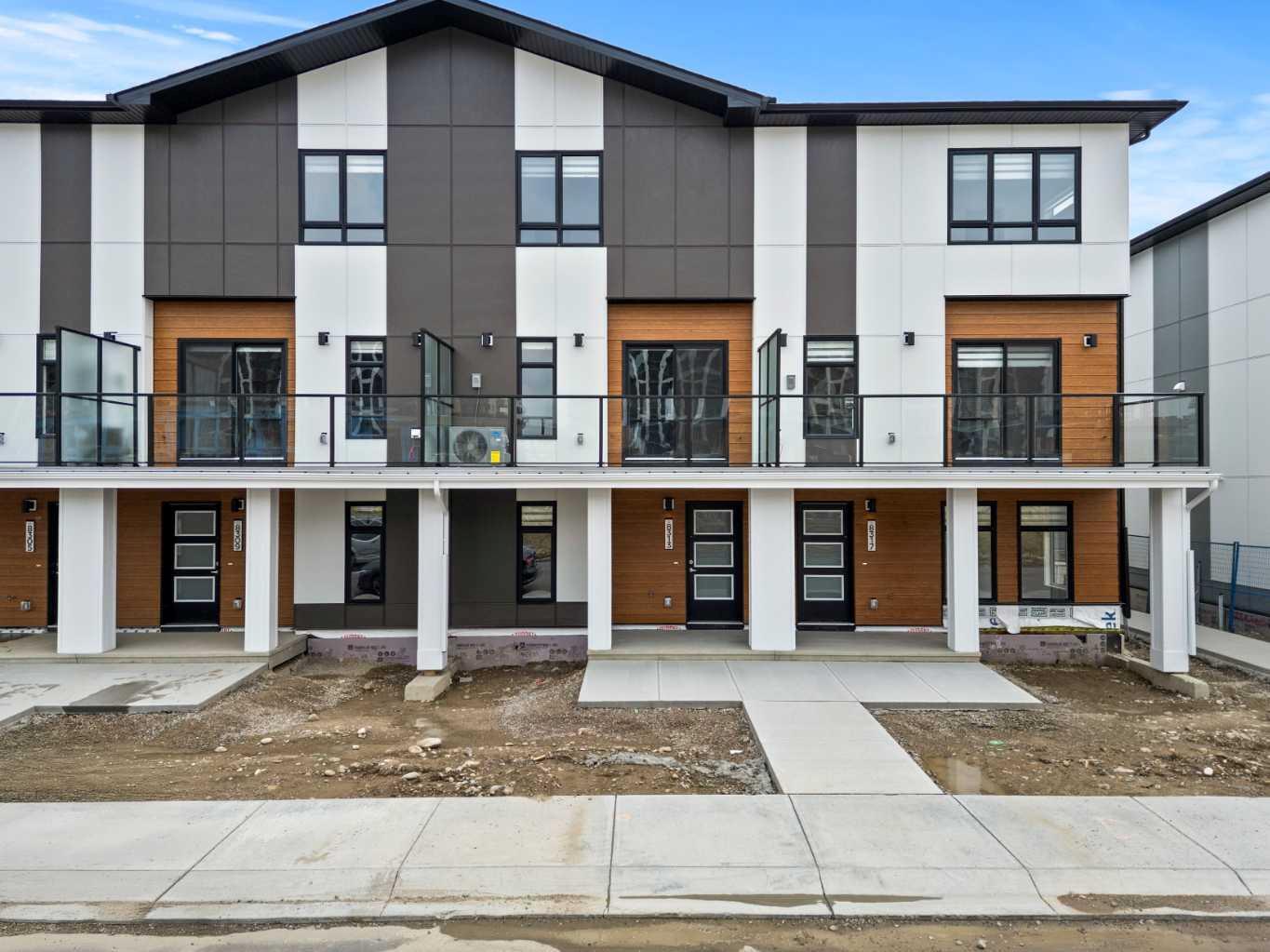 8313 8 Avenue SW  Calgary AB T3H 4C6 photo