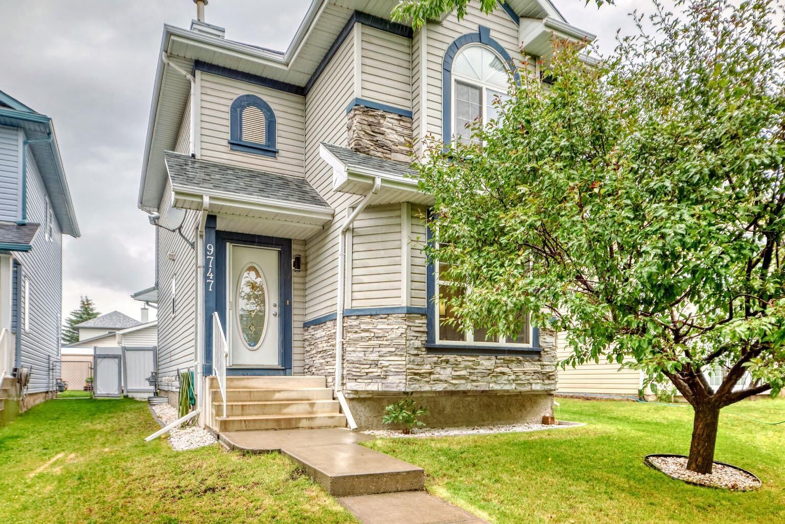 Property Photo:  9747 Harvest Hills Link NE  AB T5T 5T5 