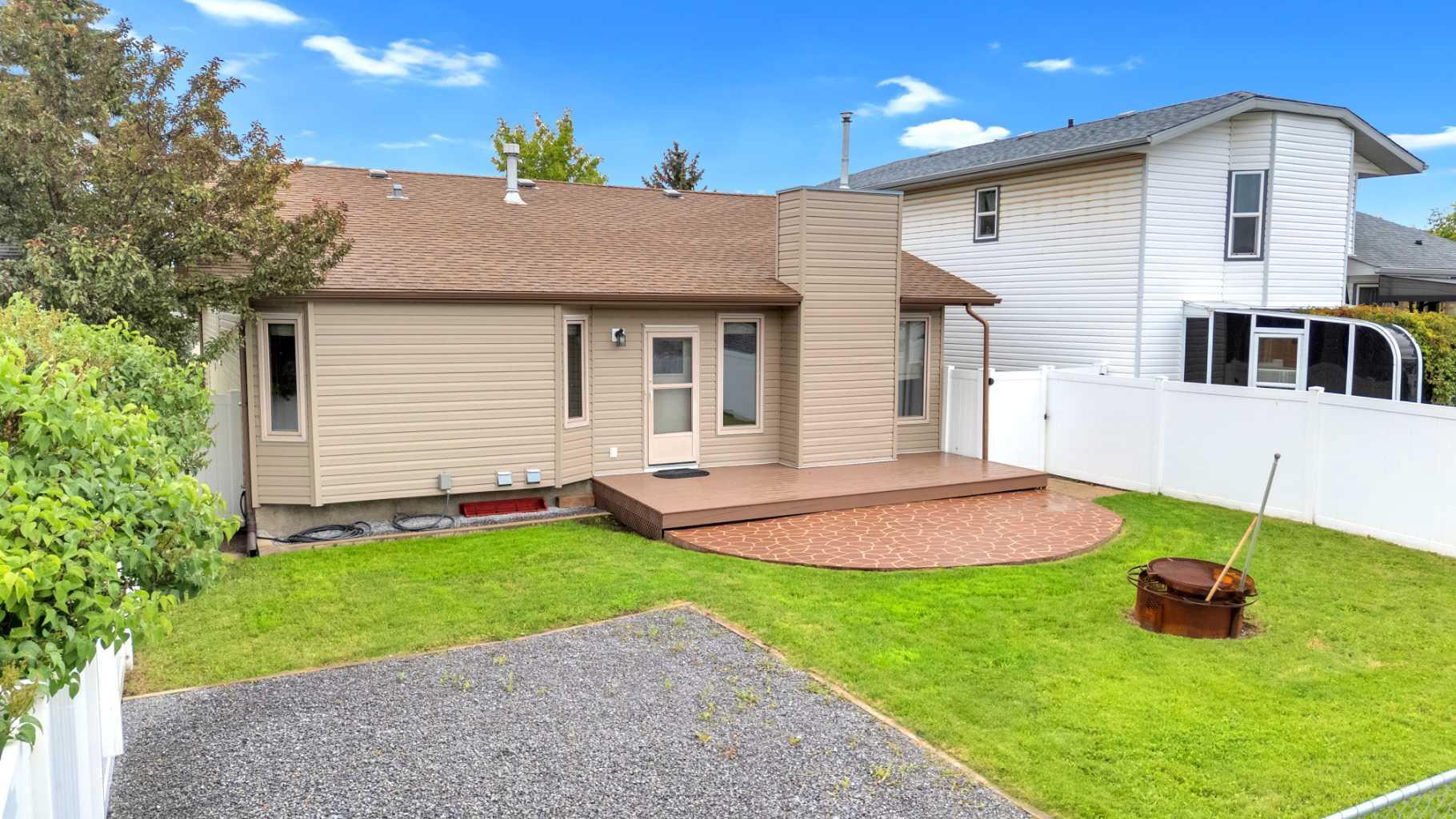 Property Photo: 76 Kirby Street AB T4P 3M4