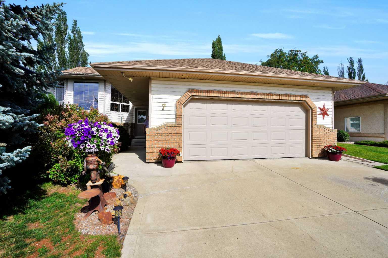 Property Photo: 7 Revie Close AB T4P 3N9