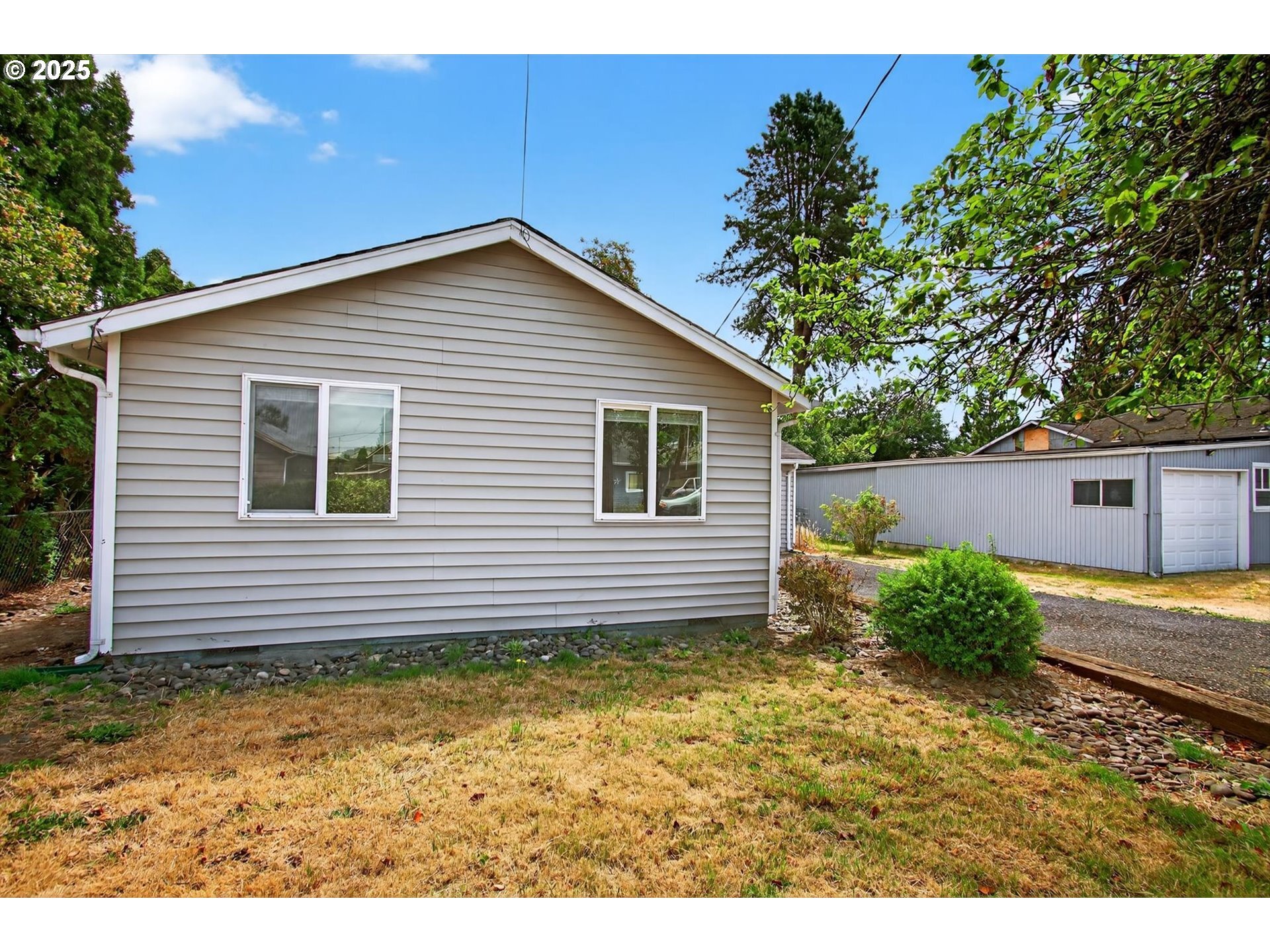 Property Photo:  1302 Pacific Ave  WA 98626 