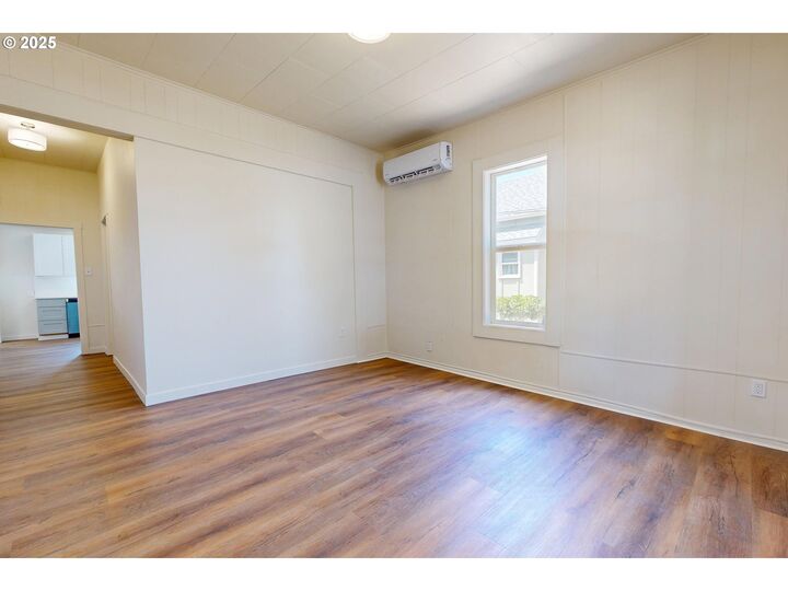 Property Photo: 611 SW 3rd St OR 97801