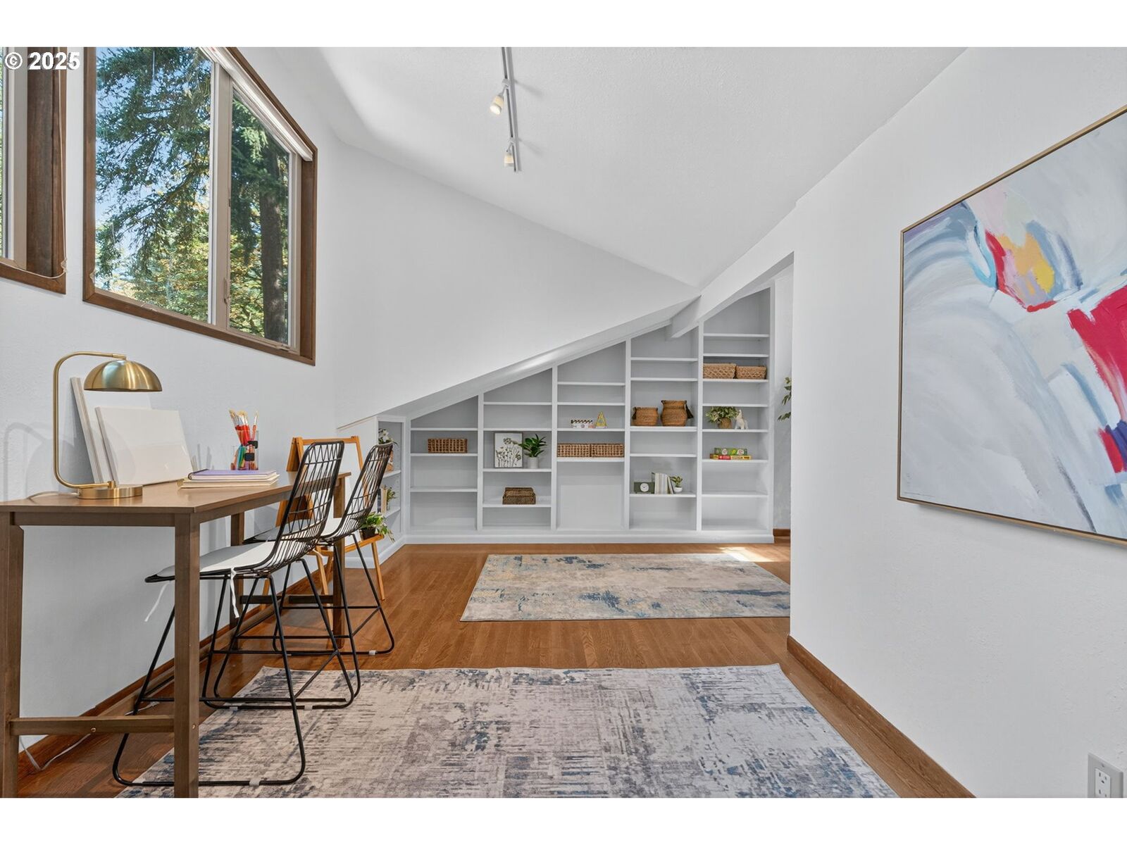 Property Photo:  1990 Indian Trail  OR 97034 