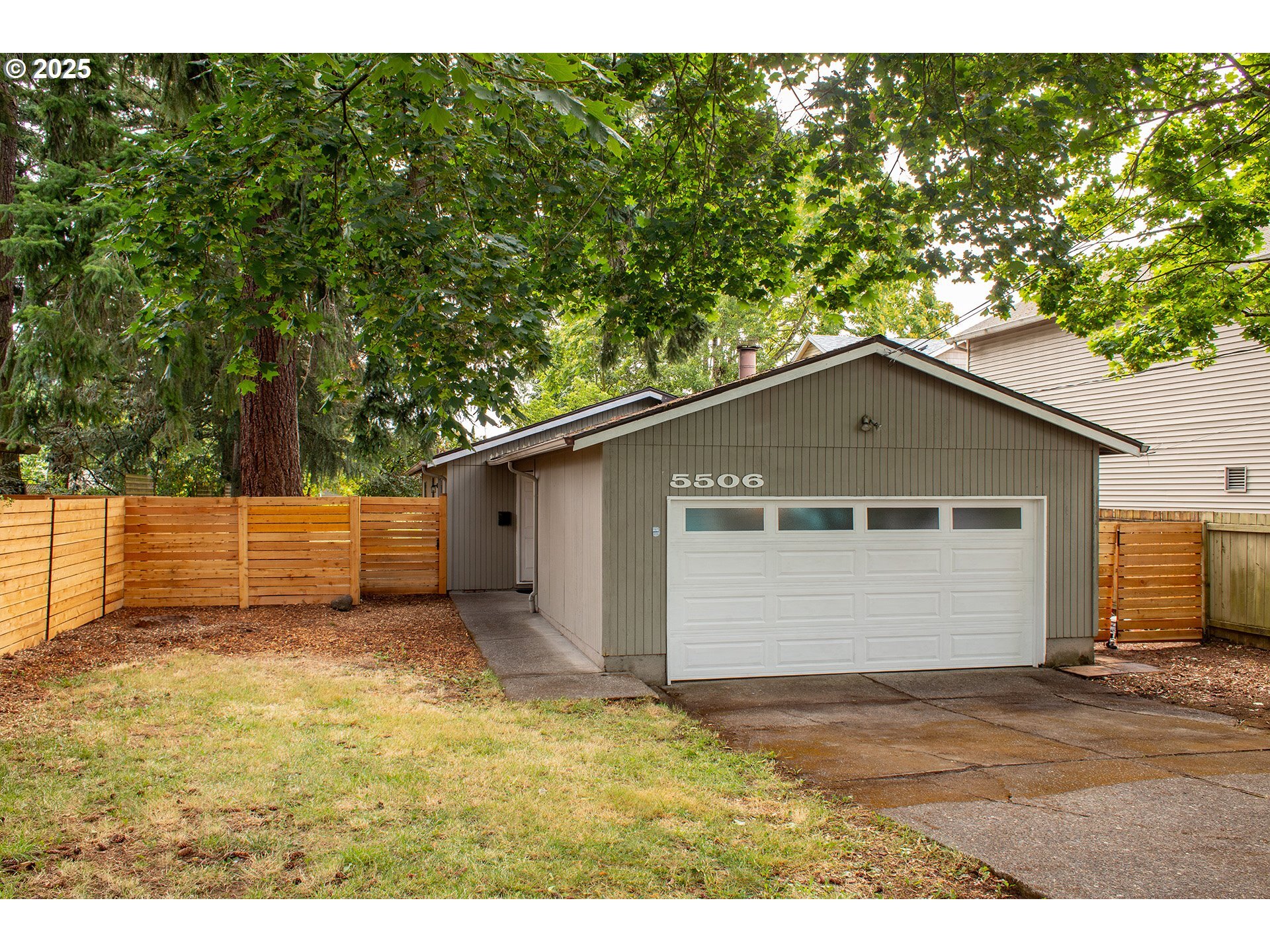 Property Photo: 5506 SE 89th Ave OR 97266