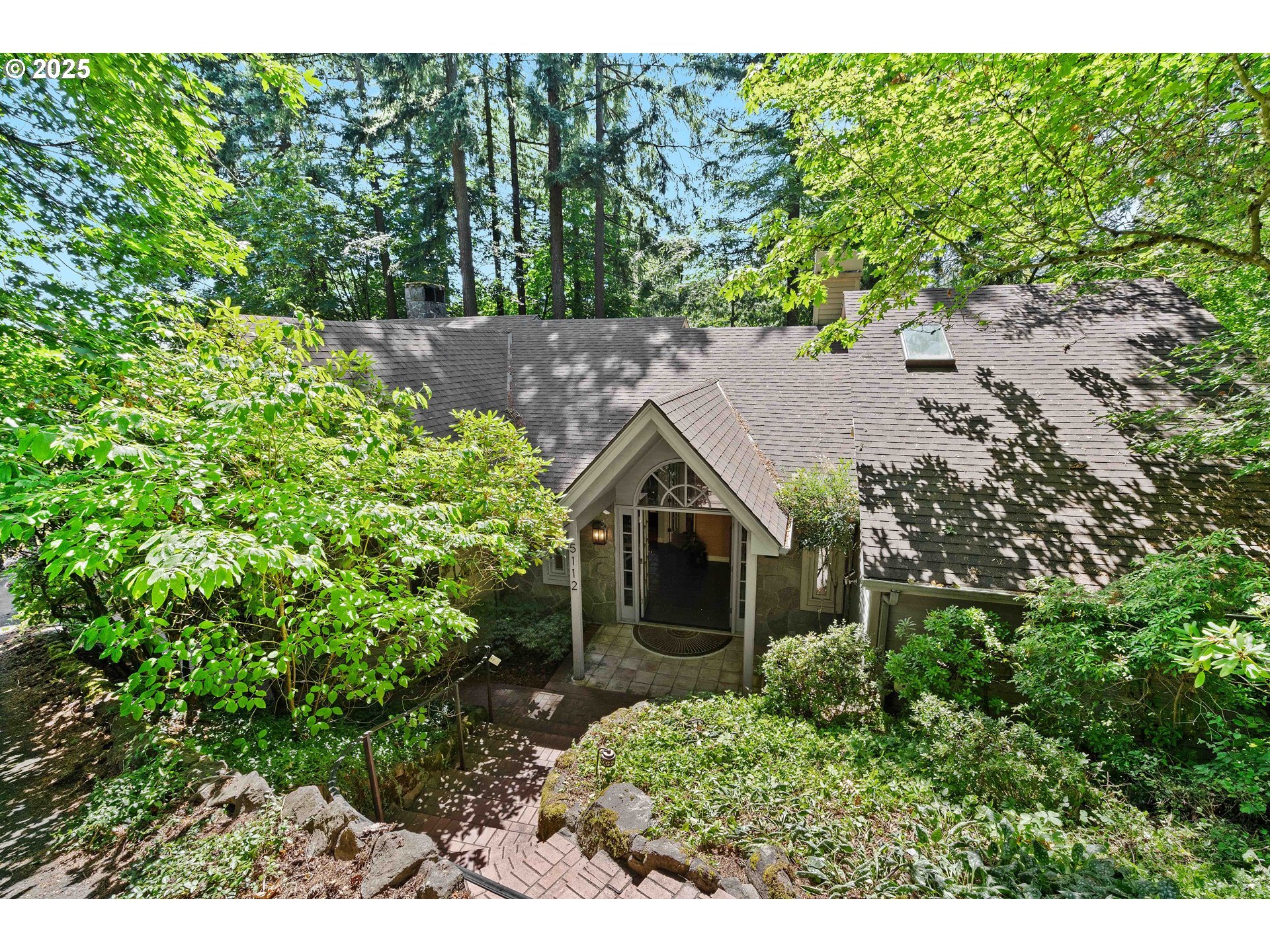 Property Photo: 5112 SW Hewett Blvd OR 97221