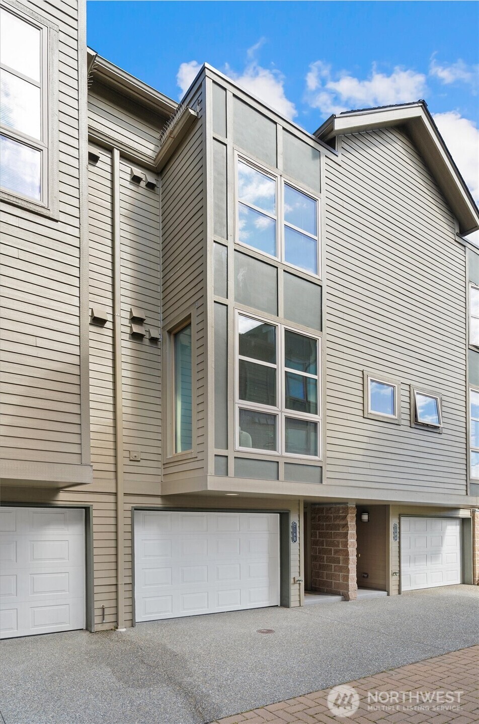 Property Photo: 718 Nob Hill Avenue N B WA 98109