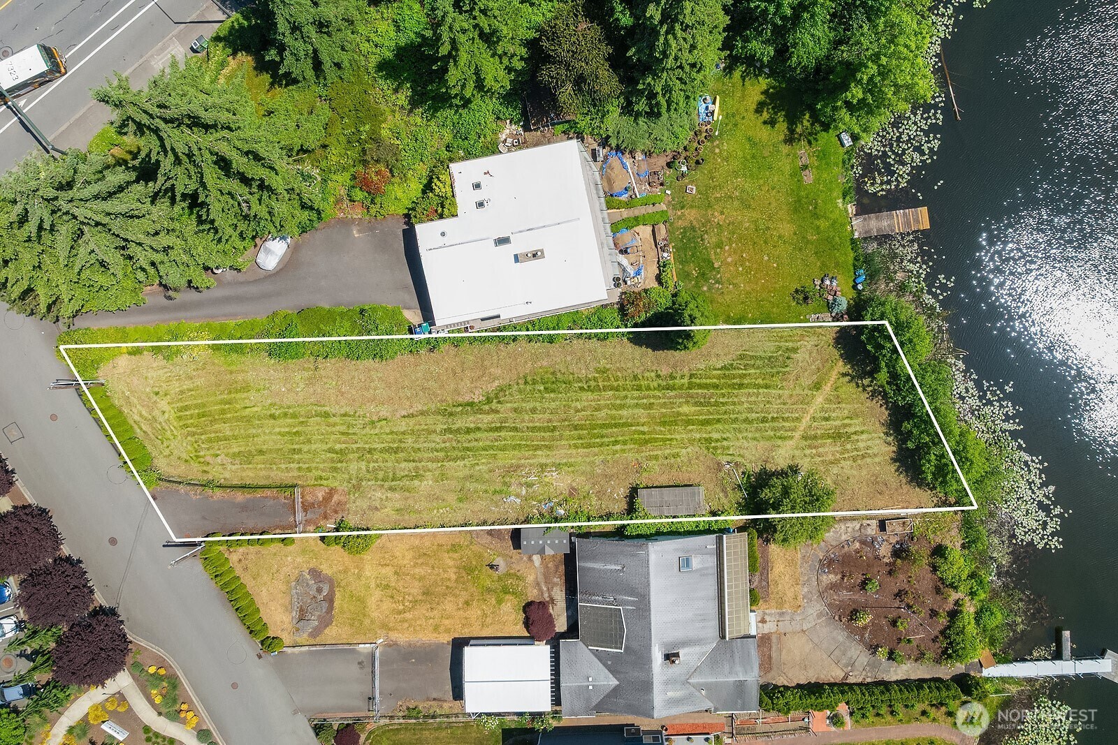 Property Photo: 13059 SE 76th Street WA 98056